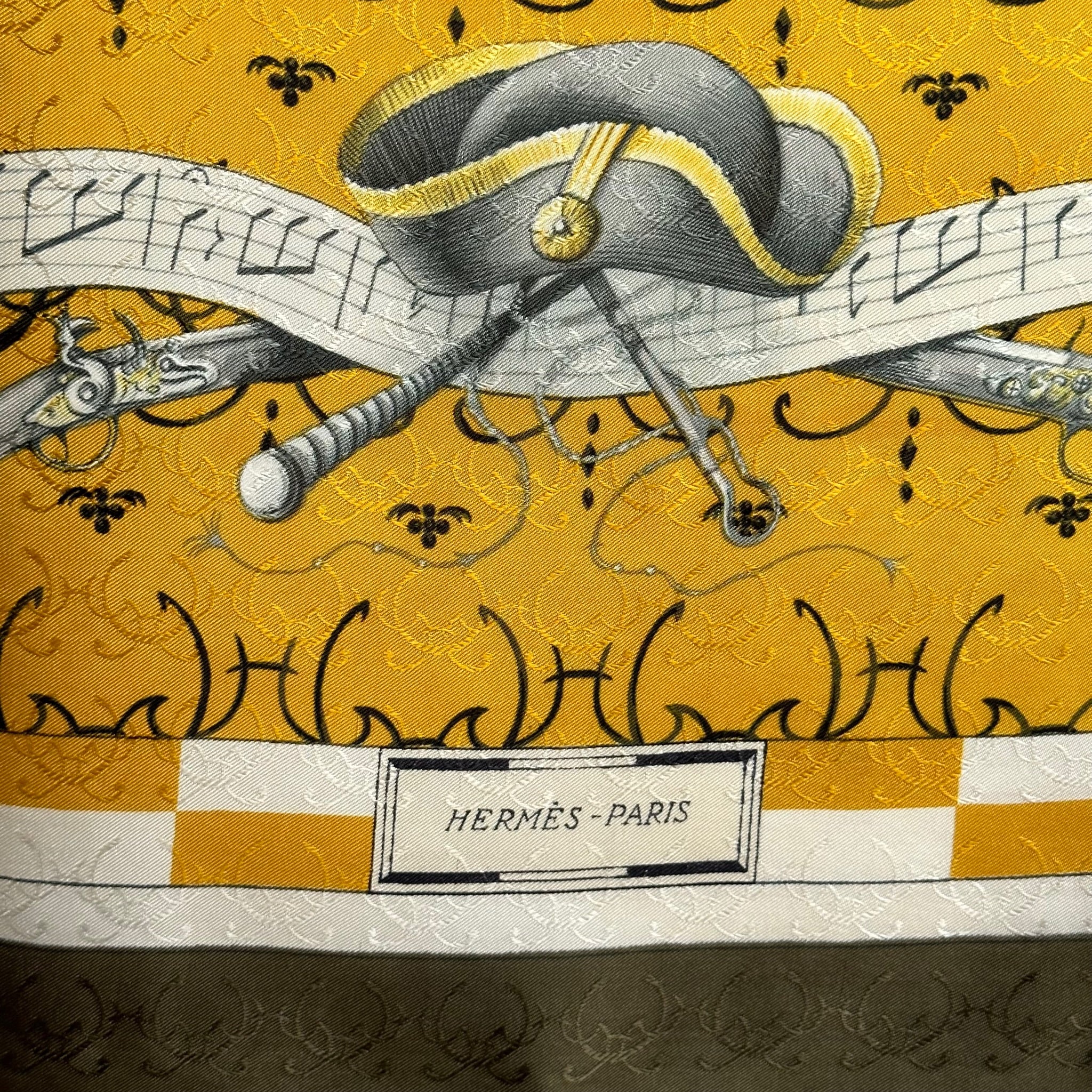 Louveterie-royale-foulard-hermes-paris