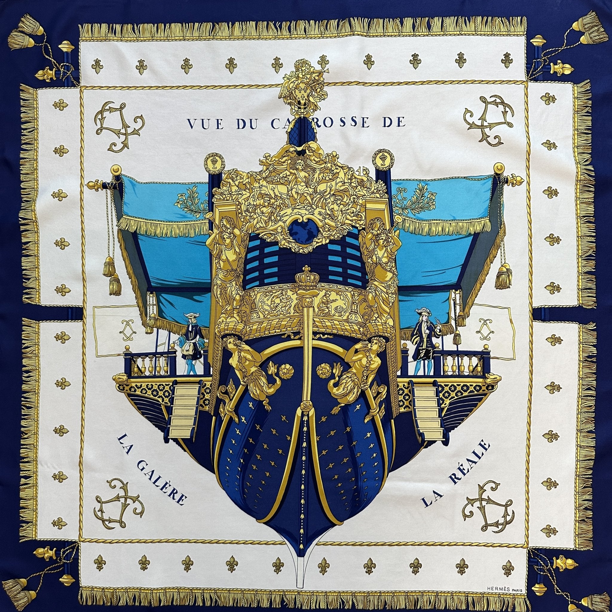 foulard carré hermès la réale bleu marine or sur fond blanc