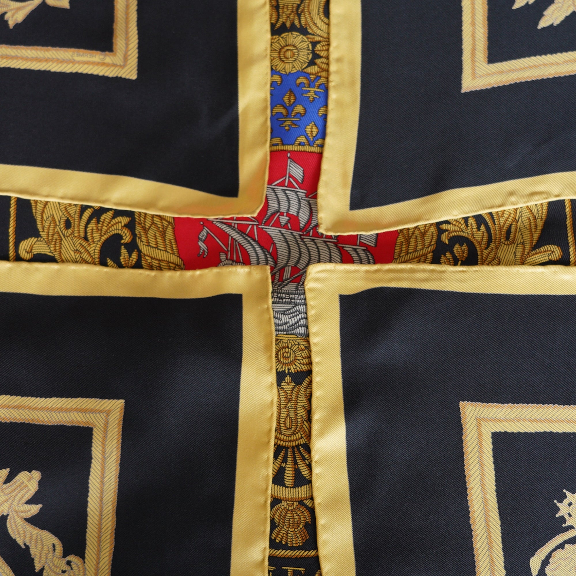 foulard-hermes-les-armes-de-paris-coins