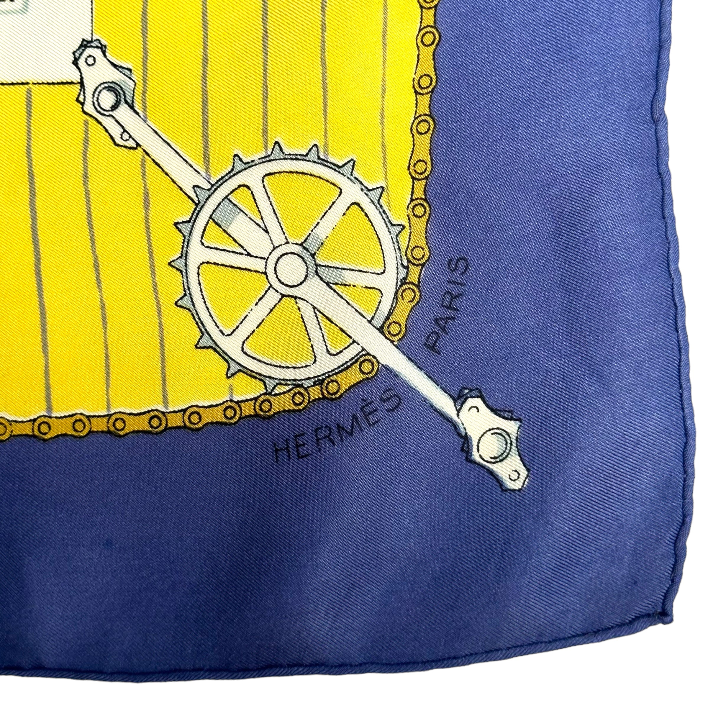 foulard-soie-les-becanes-bord-signature-hermes-paris