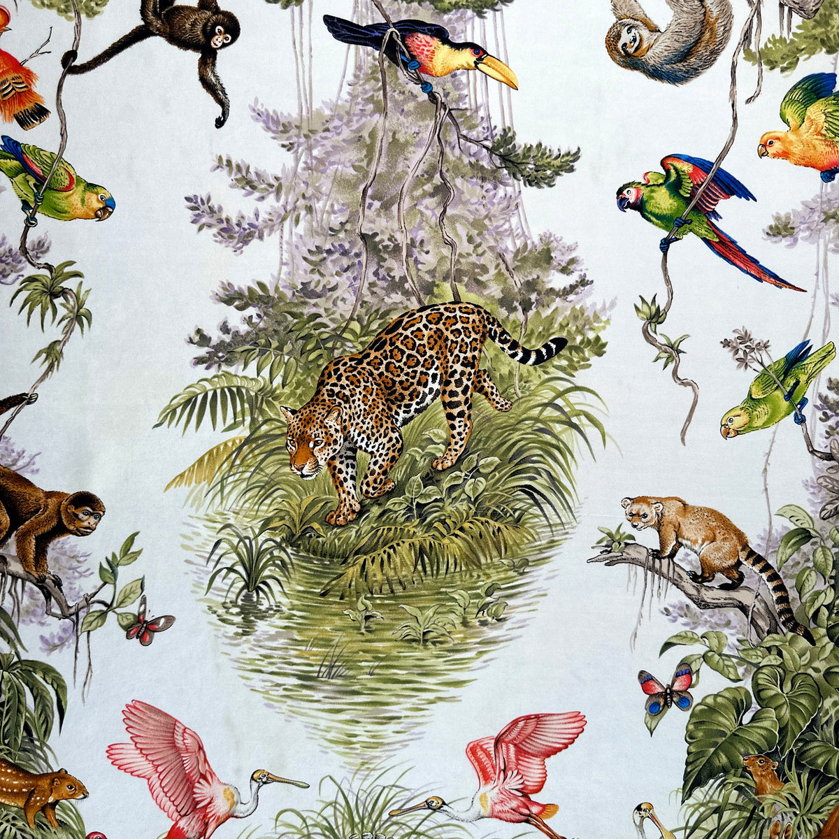 Carré Hermès Équateur de Robert Dallet, 90 cm en soie : jaguar au centre entouré de toucans, aras et paresseux
