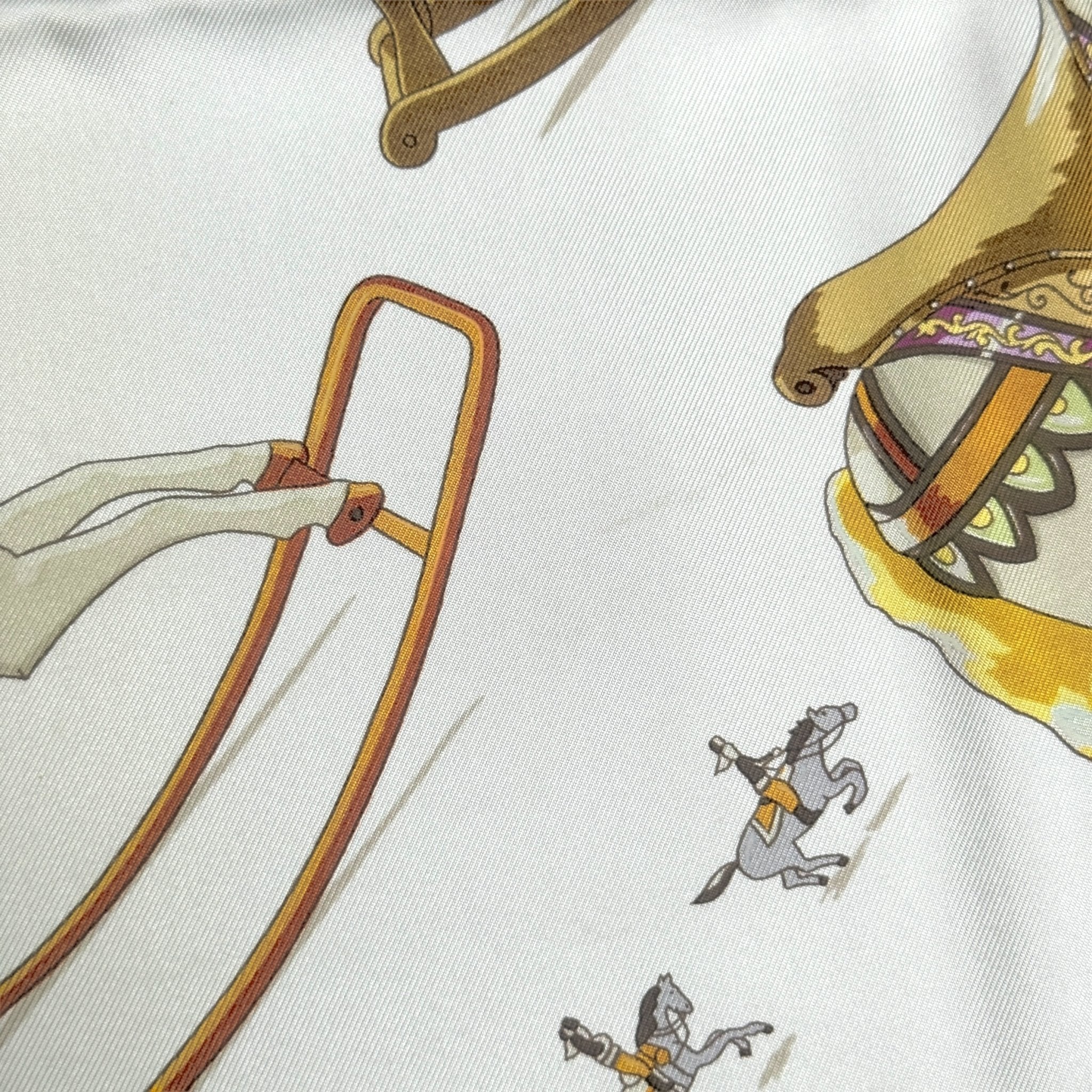 petite tache très legere sur le foulard d'occasion 